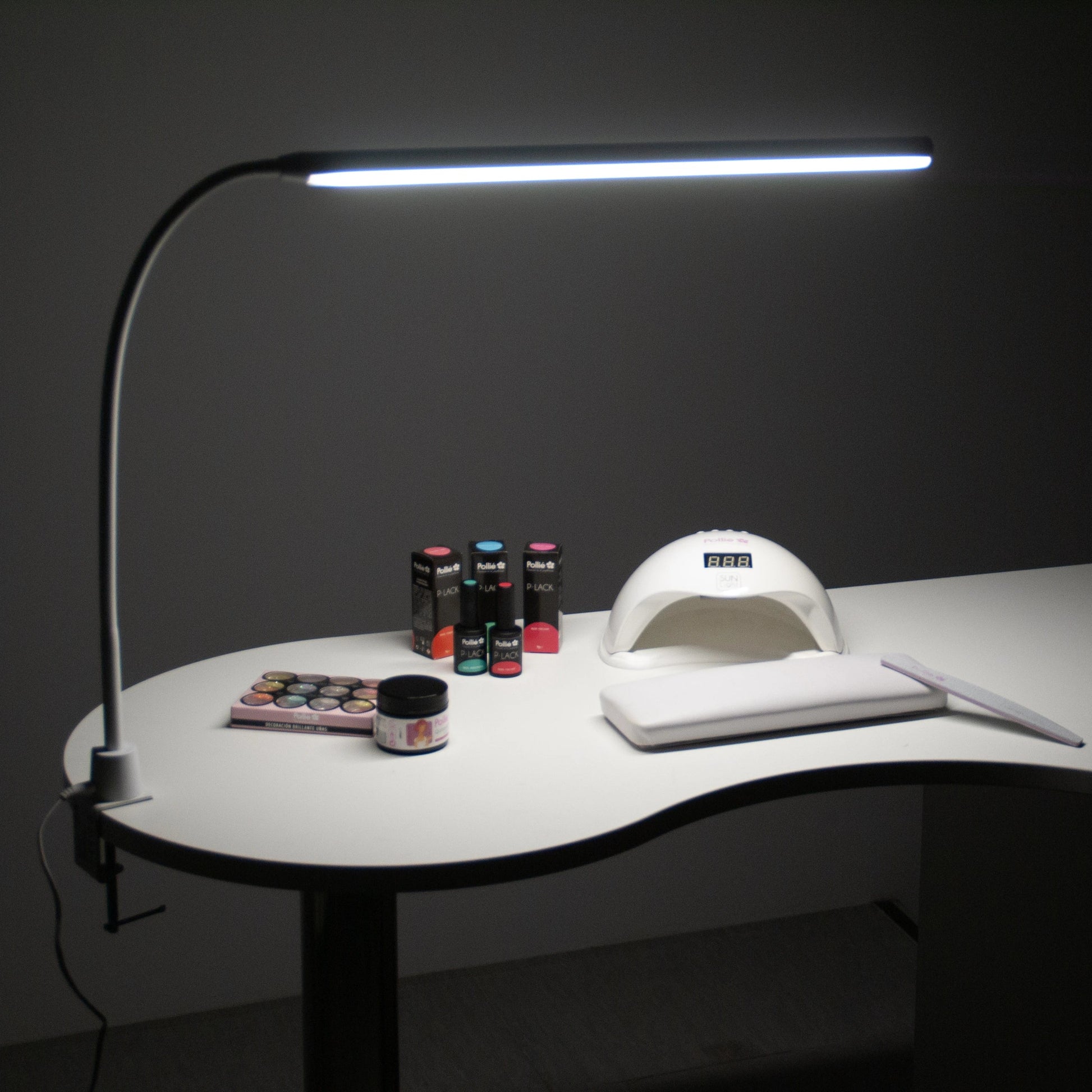 Lámpara de sobremesa extra‑larga 10 W 56 LED · 3 modos · pinza y brazo flexible