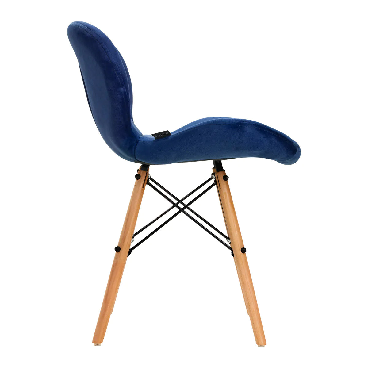 Silla terciopelo con patas de madera y diseño escandinavo