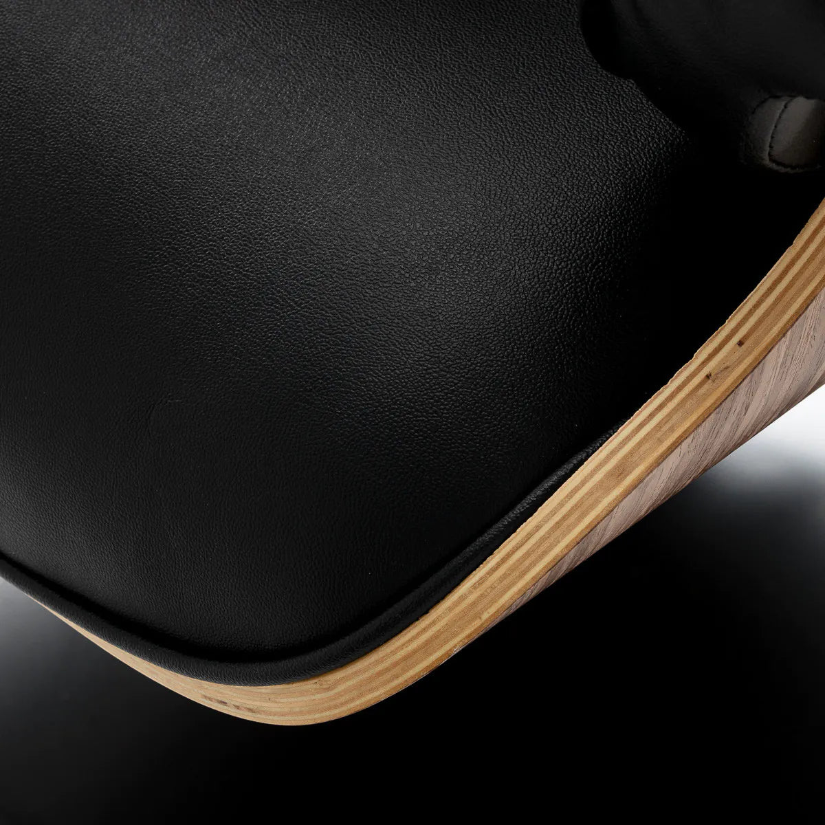 Gabbiano Florencja hairdressing chair in black and walnut with a black base